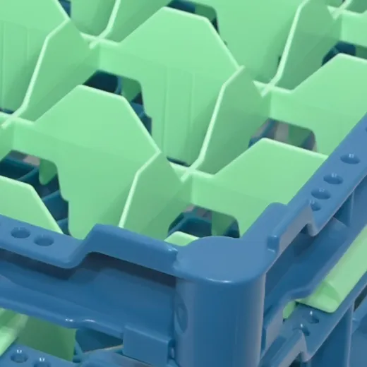 FriesRack Clixrack System 500 - Typ S-6x6 - Detailansicht blauer Toprahmen und grüne Fachung FriesRack Clixrack System 500 - Typ S-6x6 - Detailansicht vom blauen Toprahmen und der grünen Fachung