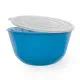 Blaue Mehrweg Schssel (Bowl) 0,9 l mit Deckel,  158 mm, Hhe 82 mm. Aus lebensmittelechtem PP-Kunststoff, BPA- und phthalatfrei. Splmaschinenfest, mikrowellengeeignet, stapelbar, bruchfest und formstabil. Ideal fr Gastronomie, Catering und Take-away.